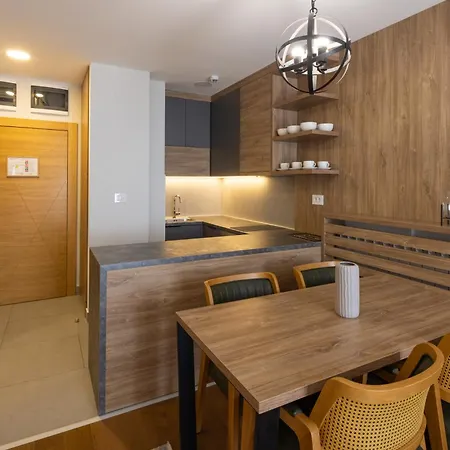 Апартаменты & *